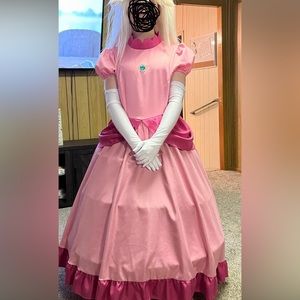 Princess Peach Cosplay